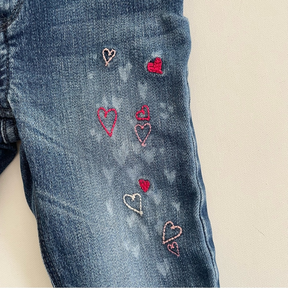 Gap Baby Girls Skinny Jeans Embroidered Hearts Size 2 - Picture 3 of 6